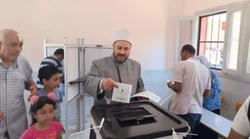 رئيس لجنة الفتوى بالأزهر يشارك في انتخابات مجلس الشيوخ بالإسكندرية.