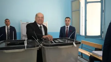 رئيس مجلس الشيوخ يشارك في التصويت لانتخابات 2025 لمجلس الشيوخ.