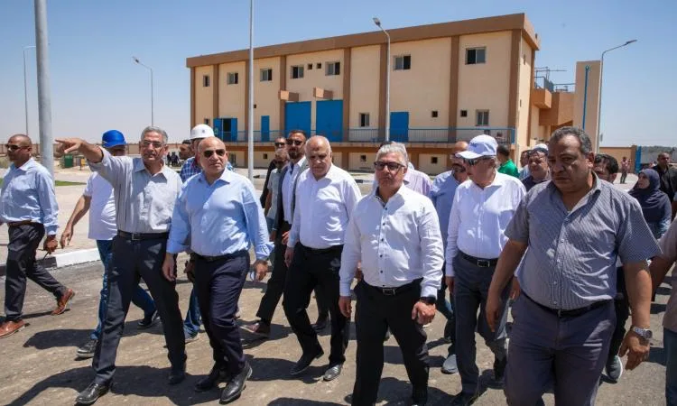 رئيس هيئة قناة السويس الاقتصادية يطلع على آخر تطورات البنية التحتية في القنطرة غرب رئيس هيئة قناة السويس الاقتصادية يطلع على آخر تطورات البنية التحتية في القنطرة غرب