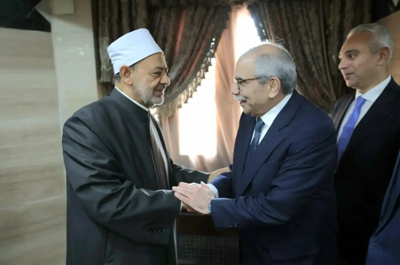 رئيس وزراء لبنان إلى شيخ الأزهر: الشعب اللبناني يقدركم ويتطلع إلى زيارتكم بحماس ومحبة. رئيس وزراء لبنان إلى شيخ الأزهر: الشعب اللبناني يقدركم ويتطلع إلى زيارتكم بحماس ومحبة.