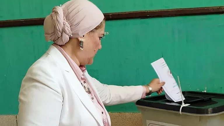 رئيسة “الطفولة الوطنية” تُشارك في انتخابات الشيوخ وتحث المواطنين على التصويت رئيسة “الطفولة الوطنية” تُشارك في انتخابات الشيوخ وتحث المواطنين على التصويت