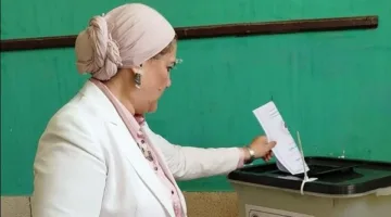 رئيسة المجلس القومي للطفولة والأمومة تصوت في انتخابات مجلس الشيوخ بحي الشيخ زايد.