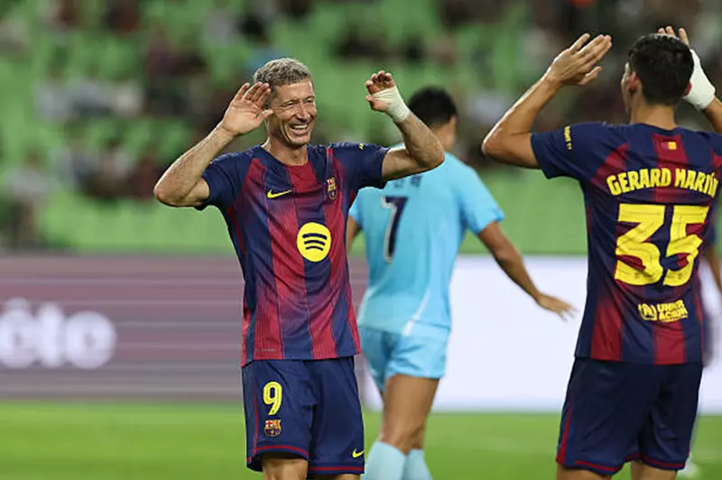 راشفورد يسجل هدفه الأول… برشلونة يُنهي جولته الآسيوية بانتصار كبير على دايجو بخمسة أهداف.