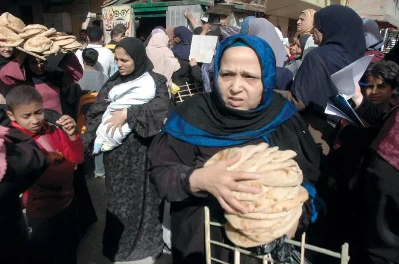 ربات البيوت في عصر ارتفاع الأسعار: من “مدبرات منزل” إلى بيع المواد البلاستيكية والورقية لمواجهة تحديات الحياة ربات البيوت في عصر ارتفاع الأسعار: من “مدبرات منزل” إلى بيع المواد البلاستيكية والورقية لمواجهة تحديات الحياة