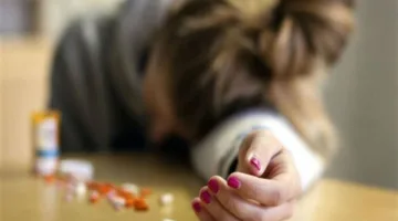 رفضت العيش من دون شريكها.. مراسم دفن فتاة أنهت حياتها في المدرسة