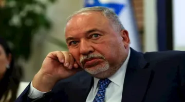 زعيم حزب “إسرائيل بيتنا” يدعو قادة المعارضة لعقد اجتماع لمناقشة الحكومة