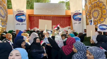 زغاريد وهتافات ومسيرات.. سكان أسوان يتحدون حرارة الطقس للمشاركة في الانتخابات