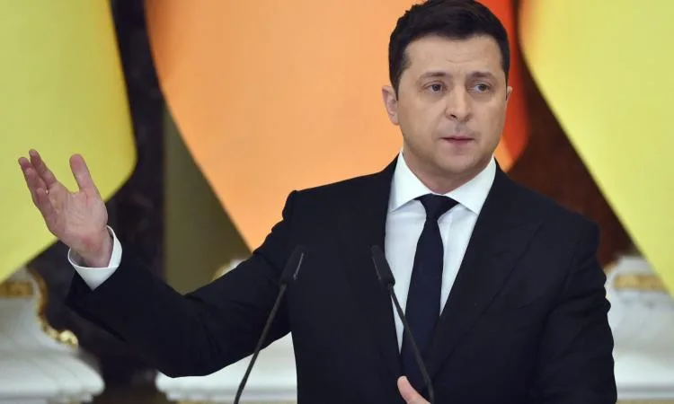 زيلينسكي يتطلع لعقد قمة ثلاثية مع واشنطن وموسكو لإنهاء النزاع في أوكرانيا زيلينسكي يتطلع لعقد قمة ثلاثية مع واشنطن وموسكو لإنهاء النزاع في أوكرانيا
