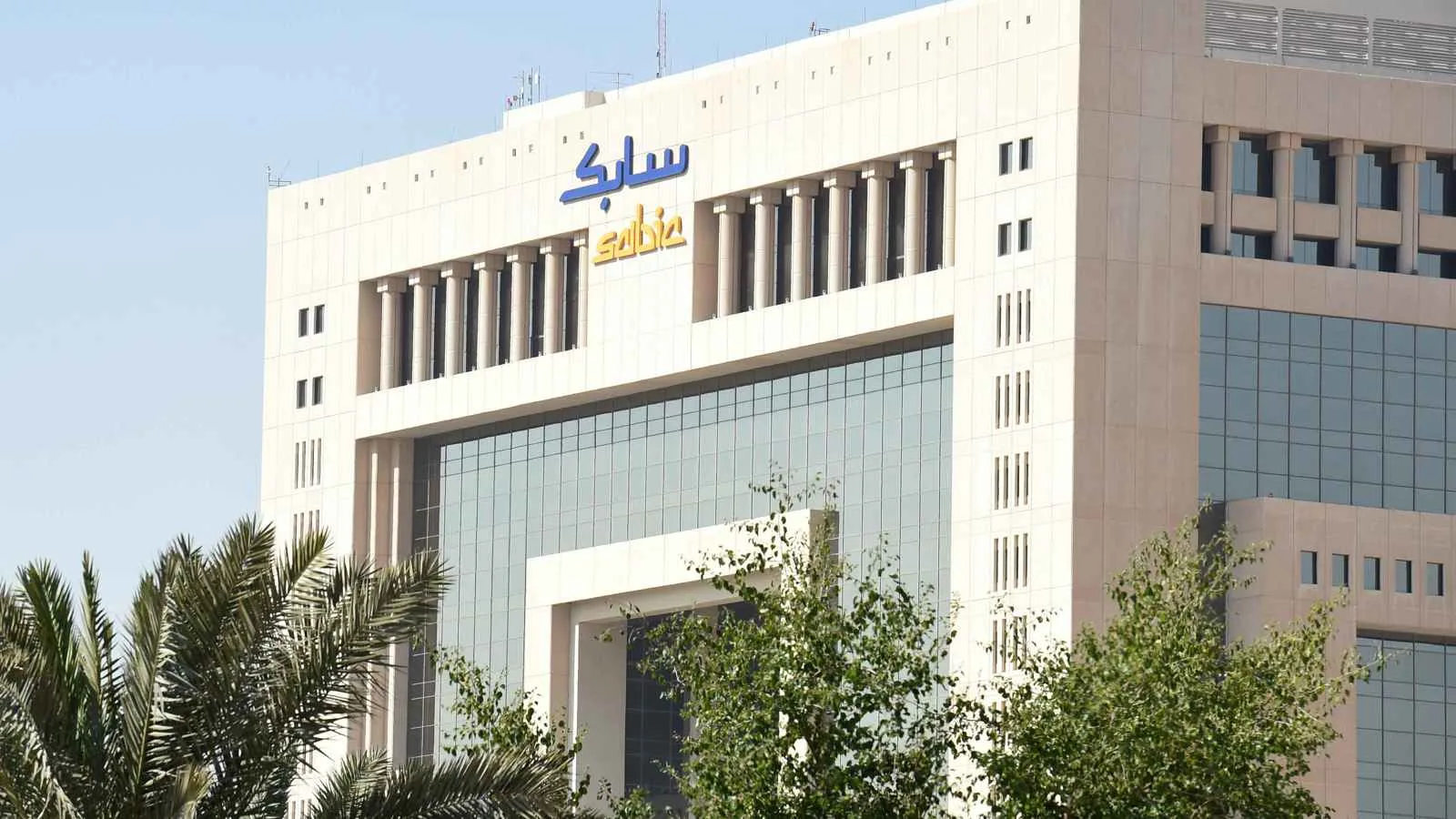 «سابك» السعودية تواجه خسائر بقيمة مليار دولار نتيجة مخصصات وانخفاض الأصول «سابك» السعودية تواجه خسائر بقيمة مليار دولار نتيجة مخصصات وانخفاض الأصول