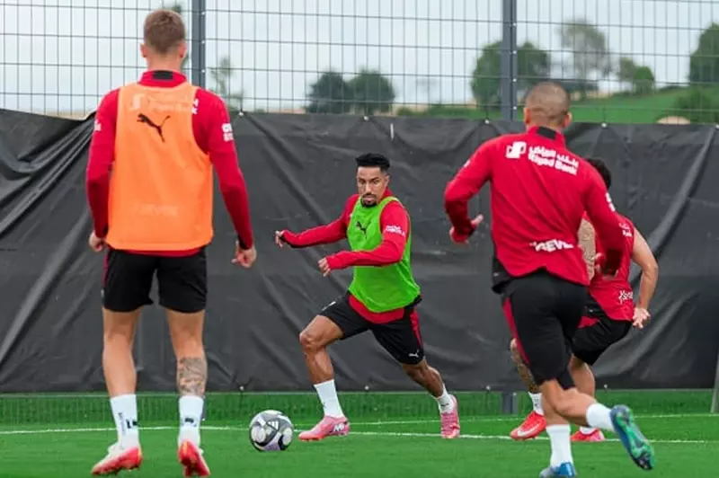 سالم الدوسري يستأنف تدريباته مع الهلال بعد الشفاء من الإصابة سالم الدوسري يستأنف تدريباته مع الهلال بعد الشفاء من الإصابة