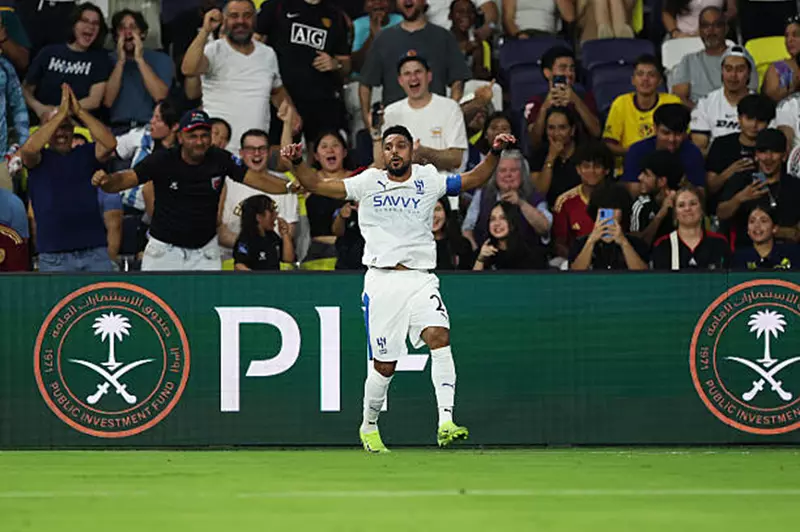 سالم الدوسري يشارك في تمارين الهلال سالم الدوسري يشارك في تمارين الهلال