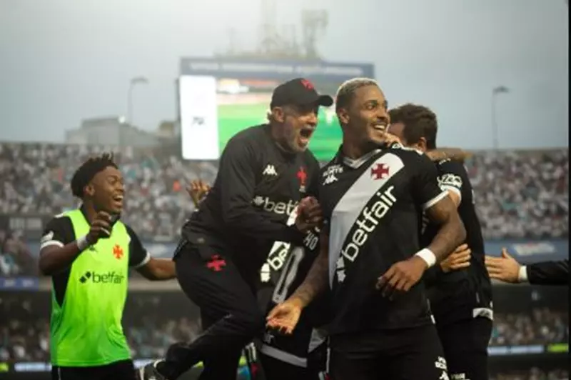 سانتوس يتعرض لهزيمة قاسية 6-0 أمام فاسكو دا جاما في الدوري البرازيلي وسط دموع نيمار سانتوس يتعرض لهزيمة قاسية 6-0 أمام فاسكو دا جاما في الدوري البرازيلي وسط دموع نيمار