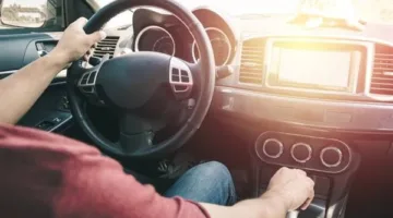 سبب تأخر استجابة المحرك عند التشغيل.. حل ينقذ حياة سائق من الخطر