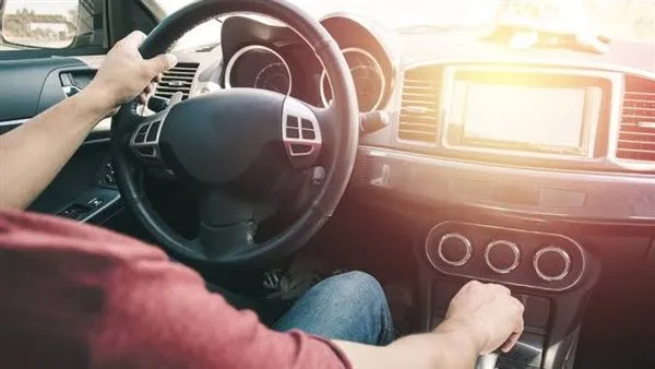 سبب تأخر استجابة المحرك عند التشغيل.. حل ينقذ حياة سائق من الخطر