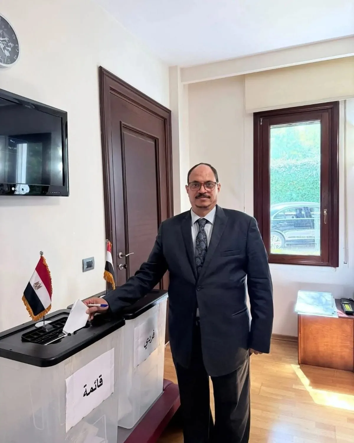 سفارة مصر في ألبانيا: سير عملية التصويت بشكل منتظم في اليوم الثاني لانتخابات الشيوخ مع مشاركة مدروسة من الجالية. سفارة مصر في ألبانيا: سير عملية التصويت بشكل منتظم في اليوم الثاني لانتخابات الشيوخ مع مشاركة مدروسة من الجالية.