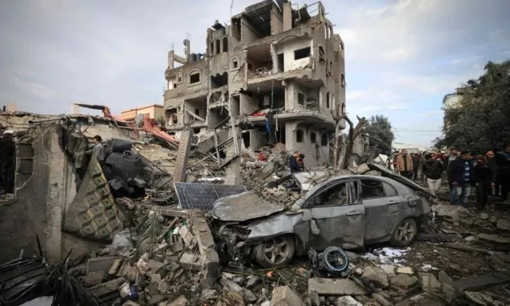 سفير فلسطين الأسبق لدى الاتحاد الأوروبي: القرار الإسرائيلي الأخير يهدد بكارثة إنسانية كبيرة في غزة سفير فلسطين الأسبق لدى الاتحاد الأوروبي: القرار الإسرائيلي الأخير يهدد بكارثة إنسانية كبيرة في غزة
