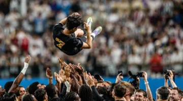 سون يودّع توتنهام بدموع أمام 65 ألف مشجع في سيول