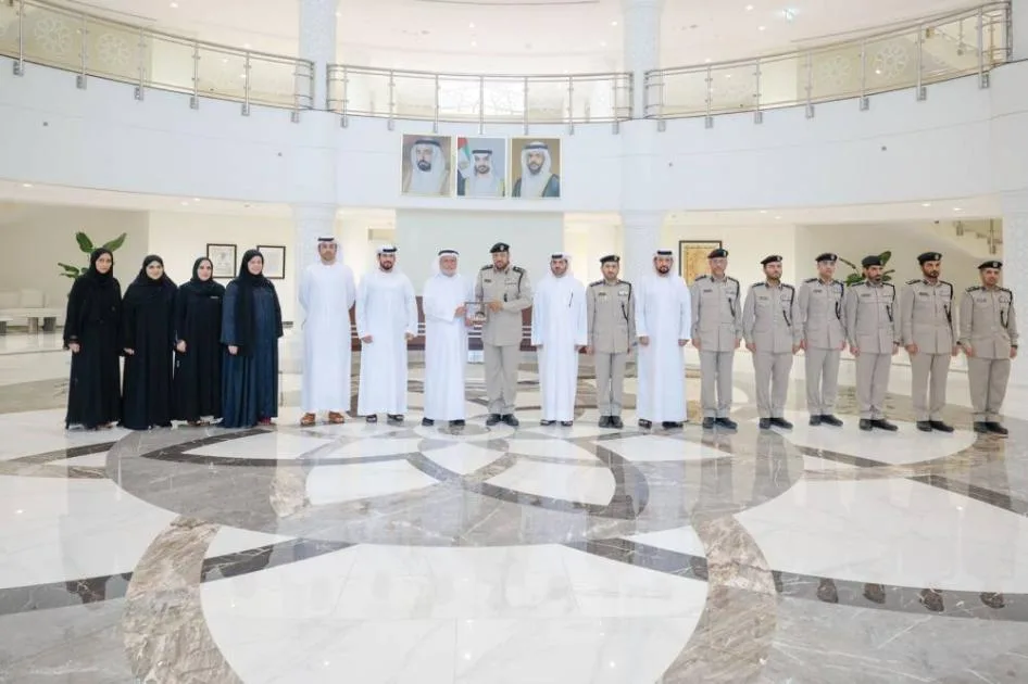 شرطة الشارقة والمجلس البلدي يناقشان تعزيز الدعم للمقبلين على الزواج شرطة الشارقة والمجلس البلدي يناقشان تعزيز الدعم للمقبلين على الزواج