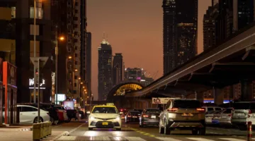 «شرطة دبي» تتصدى لسرقة ماسة وردية نادرة تبلغ قيمتها 25 مليون دولار.