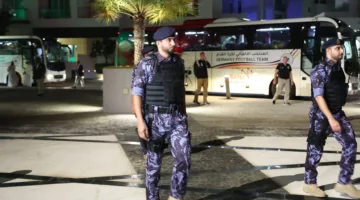 شرطة عمان تعتقل ثلاثة آسيويين يقومون باستغلال النساء في أعمال غير أخلاقية.