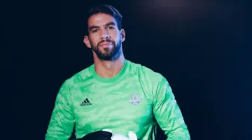 شريف إكرامي يوضح موقفه: “سأواصل اللعب كمحترف ولا أفكر في أي وظيفة إدارية”