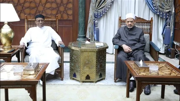 شيخ الأزهر يلتقي برئيس جامعة الملك فيصل في تشاد لمناقشة تعزيز دعم الأزهر للشعب التشادي شيخ الأزهر يلتقي برئيس جامعة الملك فيصل في تشاد لمناقشة تعزيز دعم الأزهر للشعب التشادي
