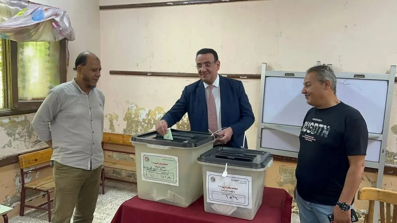 صلاح حسب الله يشارك في انتخابات الشيوخ ويشدد على أن “المشاركة حق وواجب ووطني” صلاح حسب الله يشارك في انتخابات الشيوخ ويشدد على أن “المشاركة حق وواجب ووطني”