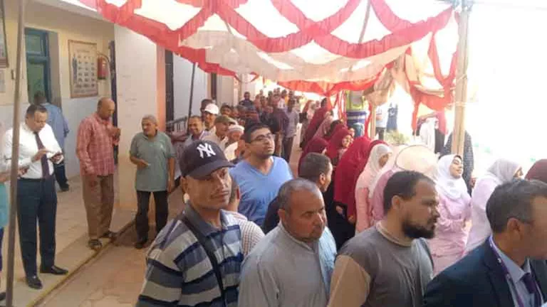 صور: زيادة الإقبال خلال الساعات الأولى من انتخابات الشيوخ في الوادي الجد صور: زيادة الإقبال خلال الساعات الأولى من انتخابات الشيوخ في الوادي الجد