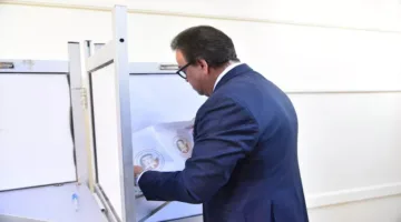 صور: وزير الصحة يشارك في التصويت لانتخابات مجلس الشيوخ 2025 بالتجمع الأول
