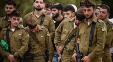 ضابط إسرائيلي لنتنياهو: الجنود يسقطون في حرب غزة وأنتم تراقبون من بعيد