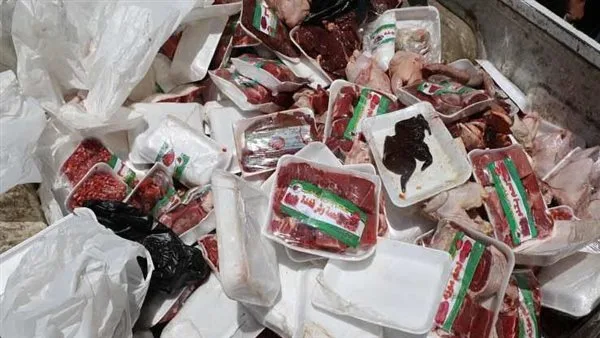 ضبط 3.5 طن من المواد الغذائية الفاسدة والمياه الغازية مجهولة الأصل خلال حملة تفتيش في مطروح ضبط 3.5 طن من المواد الغذائية الفاسدة والمياه الغازية مجهولة الأصل خلال حملة تفتيش في مطروح