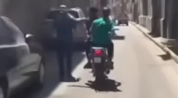 “ضبط ثلاثة شباب بعد ظهورهم في فيديو يعتدون على المارة بلا سبب”