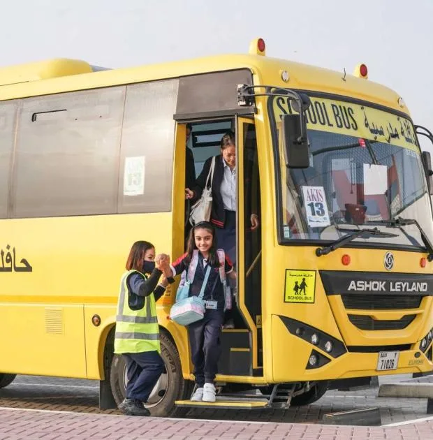 «طرق دبي» تهيب بمشغلي الحافلات المدرسية الالتزام بمعايير السلامة