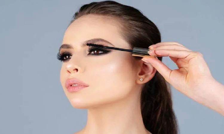 طرق سهلة لتطبيق مكياج خفيف طرق سهلة لتطبيق مكياج خفيف
