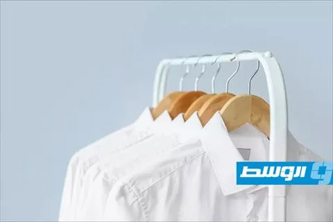 طريقة فعّالة من المنزل لإزالة البقع الصفراء من الملابس البيضاء طريقة فعّالة من المنزل لإزالة البقع الصفراء من الملابس البيضاء