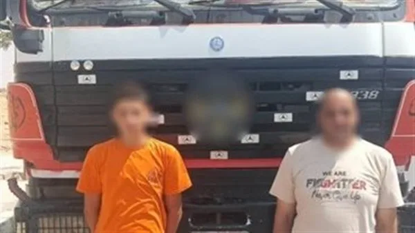 طفل يقود سيارة نقل بالشرقية مهدداً سلامة المواطنين طفل يقود سيارة نقل بالشرقية مهدداً سلامة المواطنين