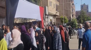 طوابير النساء تهيمن على المشهد الانتخابي أمام مراكز الاقتراع – صور