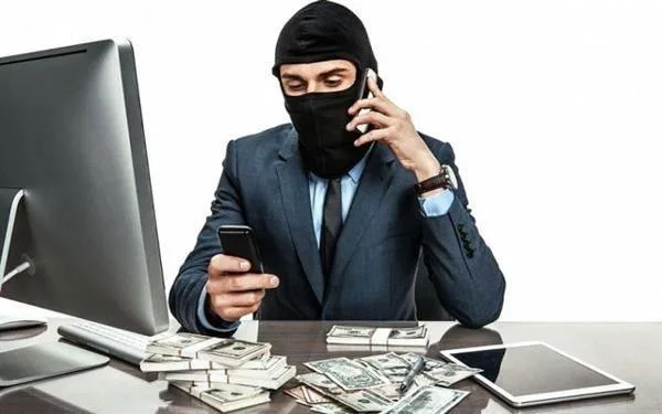 عائلة تفقد 110 آلاف دولار نتيجة احتيال استمر 3 أشهر عائلة تفقد 110 آلاف دولار نتيجة احتيال استمر 3 أشهر