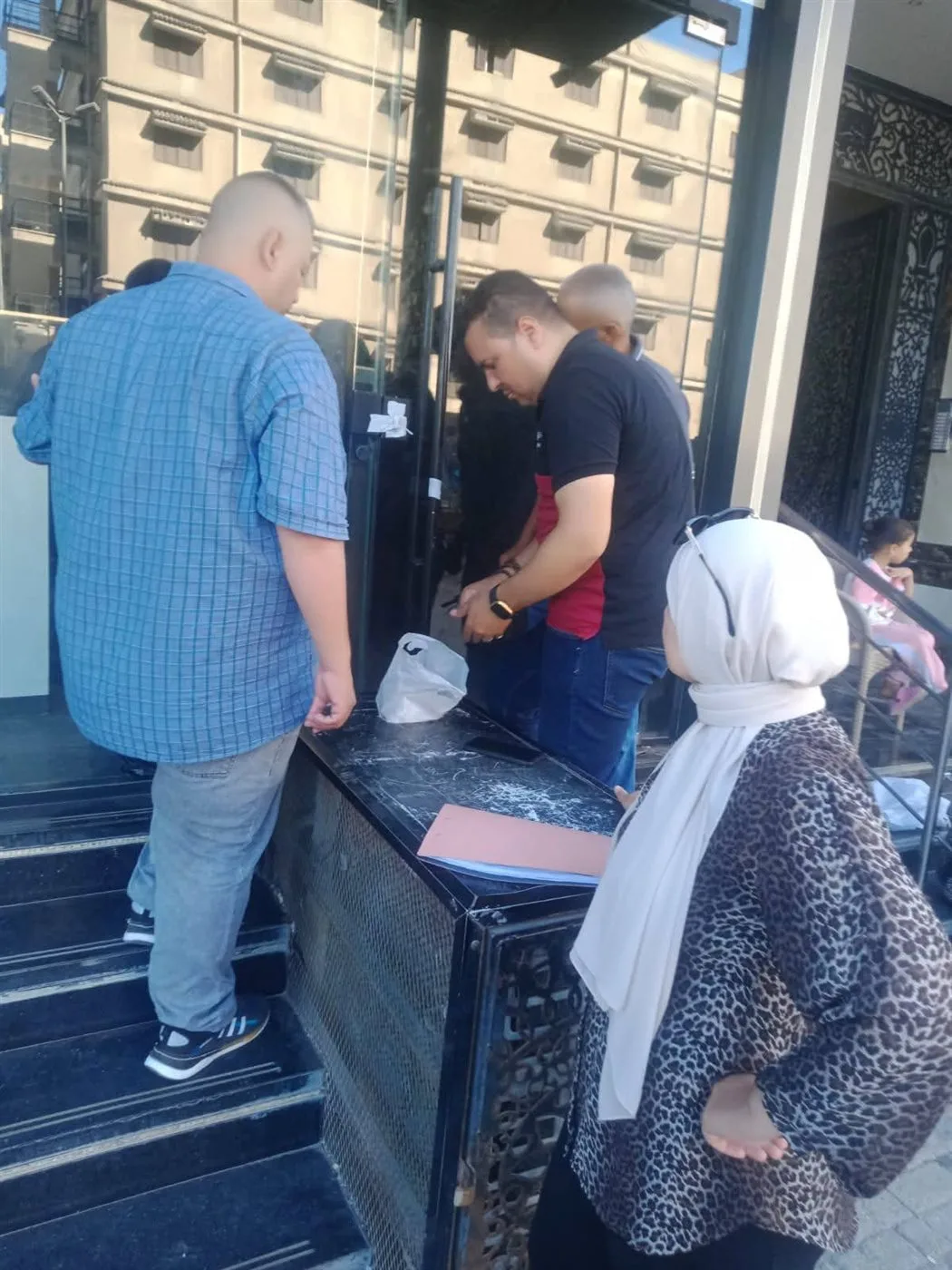 عاجل.. إغلاق مطعم عز المنوفي في المنصورة بسبب عدم الالتزام بالمعايير الصحية عاجل.. إغلاق مطعم عز المنوفي في المنصورة بسبب عدم الالتزام بالمعايير الصحية