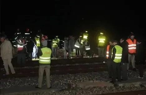 عاجل.. وفاة شخص وإصابة آخر جراء حادث قطار في أسوان عاجل.. وفاة شخص وإصابة آخر جراء حادث قطار في أسوان