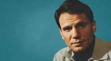 عبد الحليم حافظ: بين عشق الجمهور وتقديس غير واعٍ