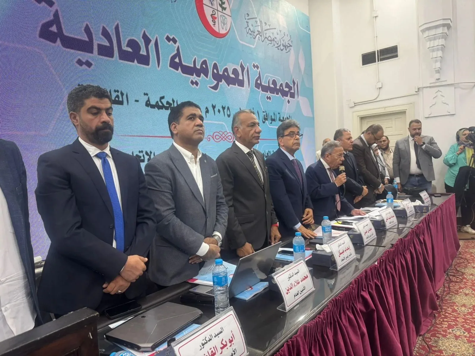«عبد الحي» يفتتح الاجتماع العام بدقيقة صمت لأرواح شهداء الفرق الطبية وأبناء الشعب الفلسطيني في قطاع غزة.