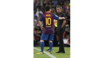 عجائب الفراق: ميسي يؤثر على مورينيو وبرشلونة يدعم رونالدو