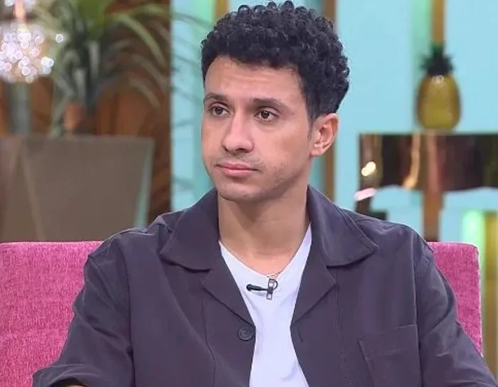 عصام عمر: من “بالطو” إلى عالم السينما الدولي ودعمه للقضية الفلسطينية عصام عمر: من “بالطو” إلى عالم السينما الدولي ودعمه للقضية الفلسطينية