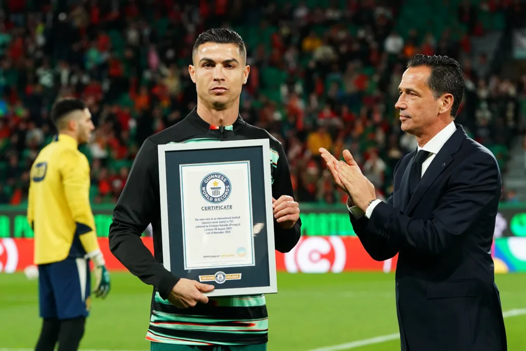 عندما يلتقي العمر مع الطموح: كريستيانو يسعى لتحقيق مجد البرتغال في كأس العالم 2026 عندما يلتقي العمر مع الطموح: كريستيانو يسعى لتحقيق مجد البرتغال في كأس العالم 2026