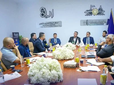 غرفة تجارة بنغازي تناقش مع البنوك سبل تفعيل نظام الدفع الإلكتروني