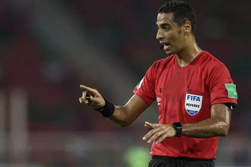 فأل حسن للأحمر والسماوي دون انتصارات بوجودهما.. كيف يتعامل الأهلي وغزل المحلة مع صافرة أمين عمر؟ فأل حسن للأحمر والسماوي دون انتصارات بوجودهما.. كيف يتعامل الأهلي وغزل المحلة مع صافرة أمين عمر؟