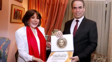 «فنانة الإذاعة المصرية».. المسلماني يمنح وسام ماسبيرو لبنى عبد العزيز