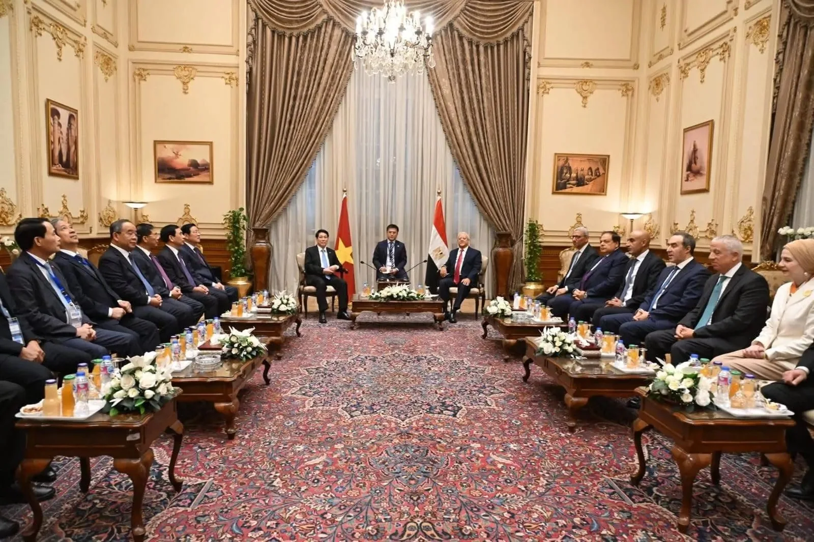 في اجتماع مع رئيس مجلس النواب، الرئيس الفيتنامي يثني على مكانة مصر التاريخية والقيادية في تسوية الصراعات بالشرق الأوسط.