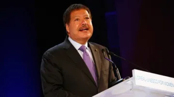 في الذكرى التاسعة لوفاته.. أحمد زويل، رمز العلم الذي رسخ اسمه في تاريخ البشرية.